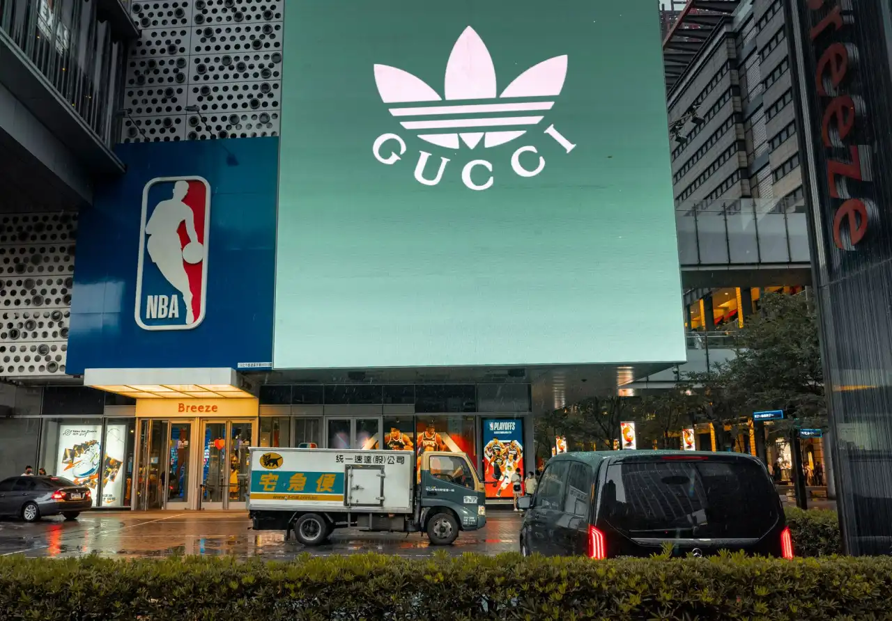 深圳新云时代氮化镓充电器与普通快充充电头性能对比评测